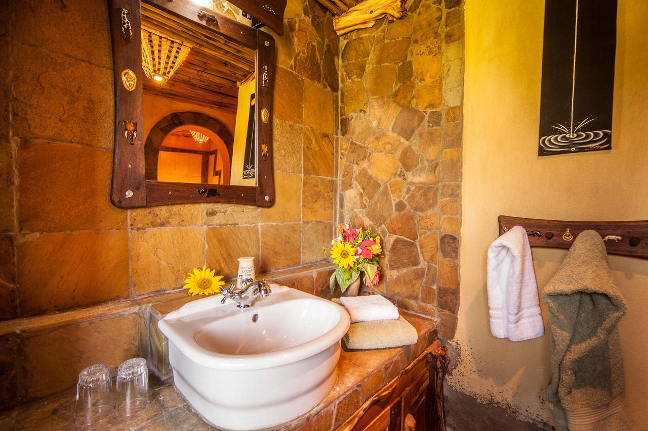 Rhino Watch Safarilodge Mweiga Phòng bức ảnh
